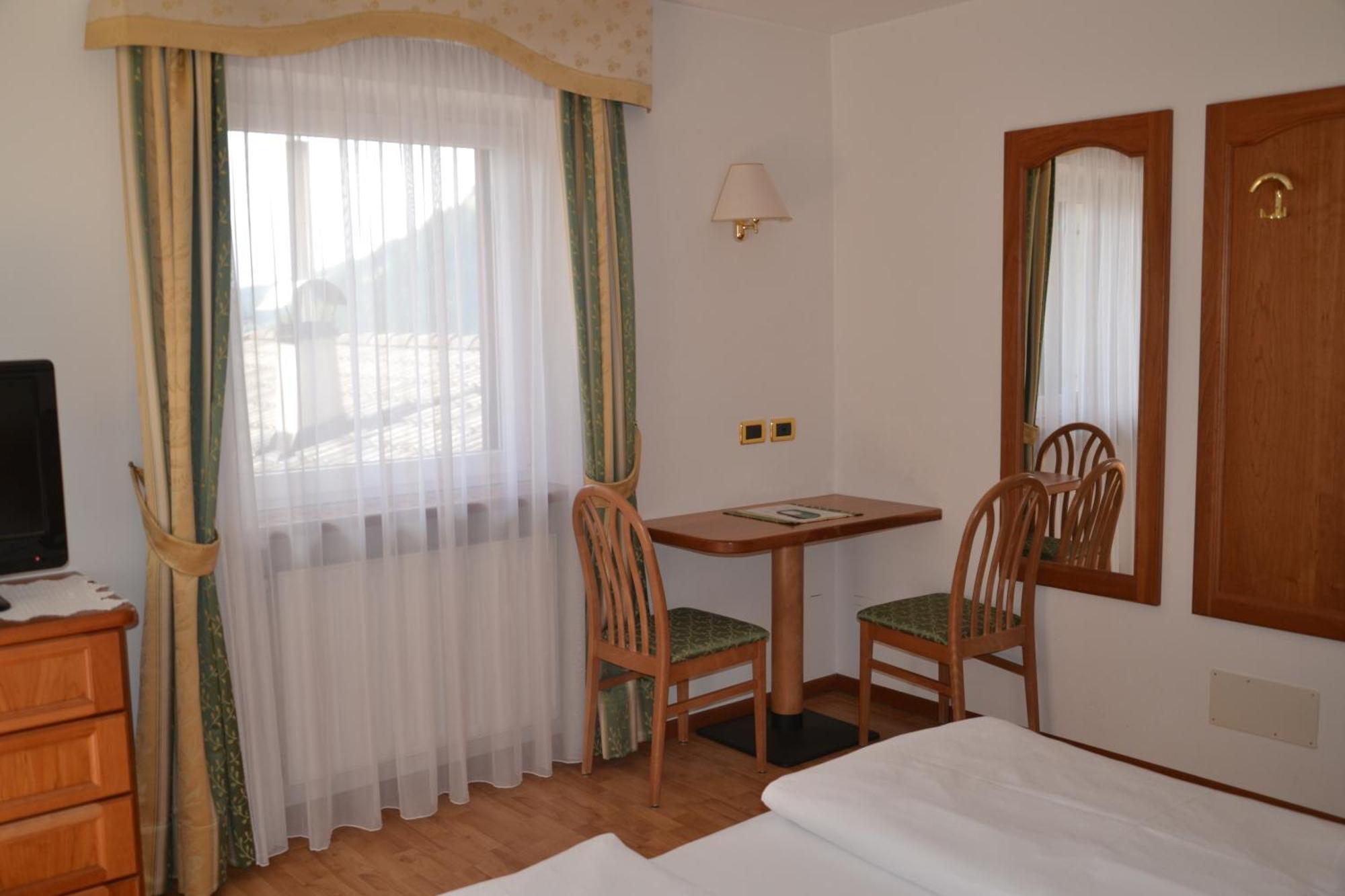 Hotel Scoiattolo Σέλβα ντι Βαλ Γκαρντένα Εξωτερικό φωτογραφία