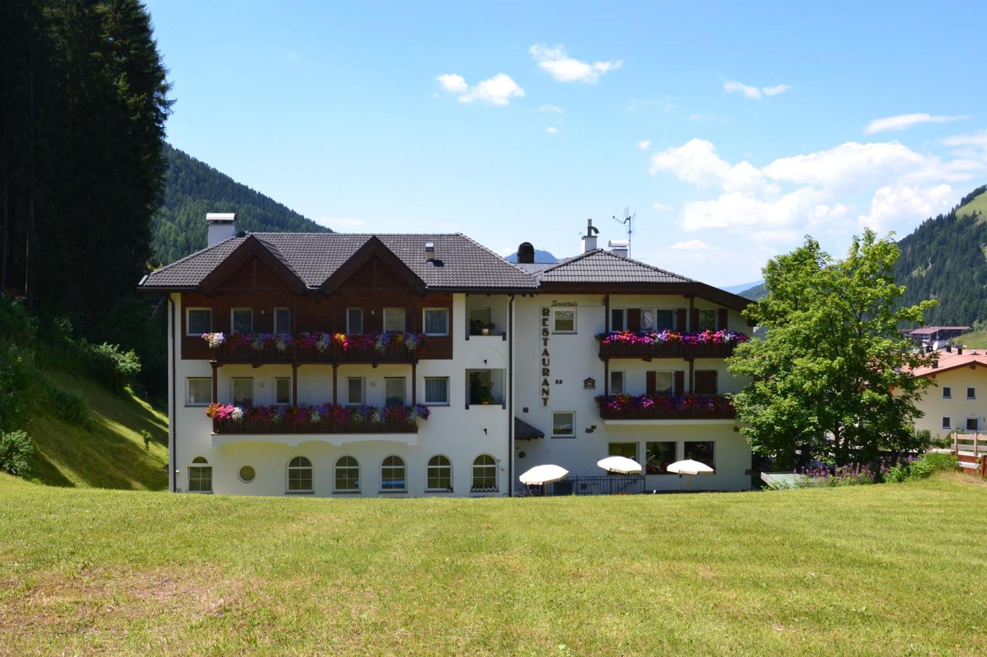Hotel Scoiattolo Σέλβα ντι Βαλ Γκαρντένα Εξωτερικό φωτογραφία