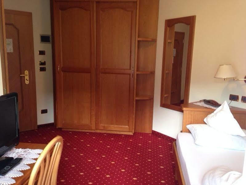 Hotel Scoiattolo Σέλβα ντι Βαλ Γκαρντένα Εξωτερικό φωτογραφία